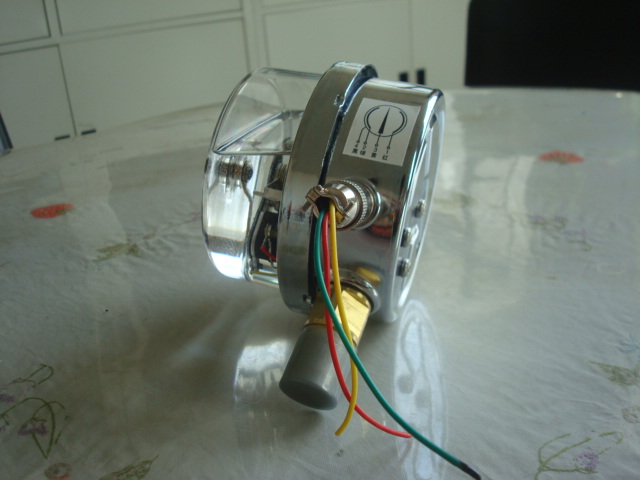 耐震电接点压力表